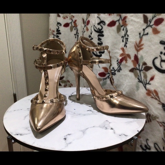 Gold heels - Picture 4 of 8
